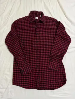 ユニクロ　赤と黒のチェック柄　コットン　長袖シャツ S