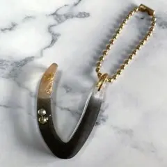 手書きアルファベット【V】金箔とストーン レジン ハンドメイド チャーム