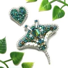 エイ　マンタ　グリーン　ハート　2点セット　ビーズ刺繍　ブローチ　ハンドメイド