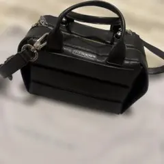 CHARLES & KEITH ブラックハンドバッグ