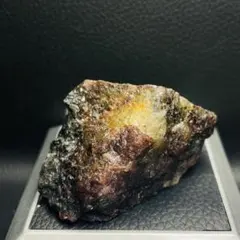 希少 鉱物 共生 天然 レッドジルコン 原石 結晶