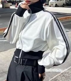 PAGEBOY ラメラインショートトラックジャケット ショート丈のサムネイル