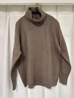 UNIQLOブラウン タートルネック セーター