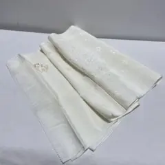 帯揚げ　白　桜柄のプリント　織地に桜散らし　難あり未使用品