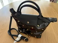 スタッズ付きブラックショルダーバッグ