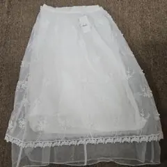 新品タグ付き！dazzlin！ホワイトスカートMサイズ！のサムネイル