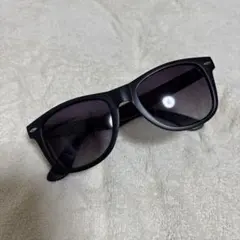 ウェリントン型 サングラス ブラックのサムネイル