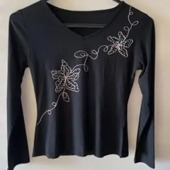 黒の花刺繍長袖Vネックレッスンウェア