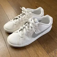 ナイキ コート ロイヤル SL ホワイト シルバー 24.5cm