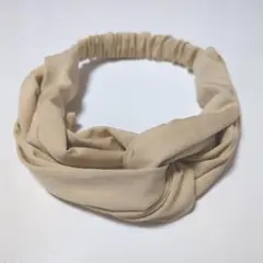 【フォロー割5%オフ❗️新品！】ヘアバンド　ヘアターバン　ベージュ　シンプル