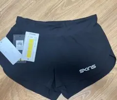 SKINS レディース ランニング　ショートパンツのサムネイル