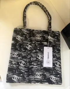 CHANEL シャネル　ホワイト＆ブラックデザイントートバッグ　ノベルティ