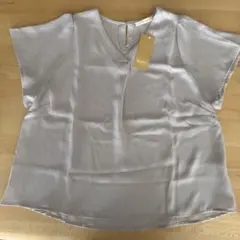 新品 BELLUNA associer Vネックプルオーバー Lのサムネイル