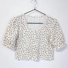 【SHEIN】フローラル クロップドTシャツ　花柄　レース　完売品のサムネイル