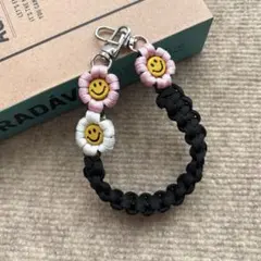 パラコード　ハンドスマホストラップ　☺︎ニコちゃん☺︎ お花　ハンドメイド