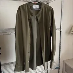 オリーブグリーン ノーカラー長袖シャツ　united tokyo