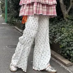 ブライスアウトフィット フリルのつりパンツと赤いソックス ナチュラル