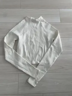 新品未使用　ZARA クロップドトップス