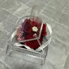 赤いプリザーブドローズのアレンジメント