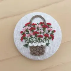 ハンドメイド刺繍ブローチ 8129