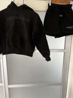 ESSENTIALS キッズ上（120〜130）と下（100〜110）セット