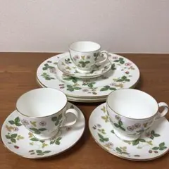 ワイルドストロベリー食器セットのサムネイル