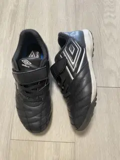 キッズジュニア22cmアンブロumbro サッカーシューズ 黒人工芝