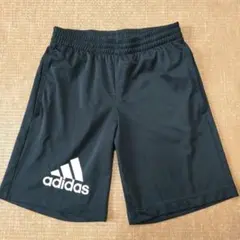 adidas 黒ハーフパンツ 　150サイズ