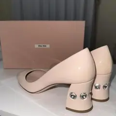 MIUMIU　クリスタルビジュー付き エナメル パンプス 35のサムネイル