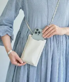 ビアズリー　スマホショルダーバッグのサムネイル