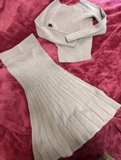 スナイデル　リブ編み長袖トップスとフレアスカートセットアップ