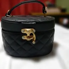 ブラックキルティングポーチ