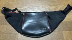 SEAL ショルダーバッグ ブラック/レッドのサムネイル