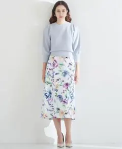 【美品】TIARA 花と羽タイトスカート ２のサムネイル