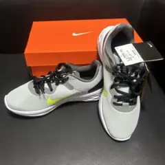 新品未使用Nike レボリューション6NN グレー/イエロー 25cm