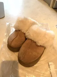 ベージュ ムートンブーツ