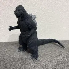M096❀ゴジラ ソフビ フィギュア ヴィンテージ 1983 リペイント 19日まで特価』1983 BANDAI ゴジラ ソフビ ヴィンテージ - メルカリ