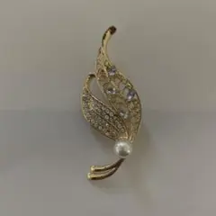 ゴールド葉型ブローチ ストーン・パール付き