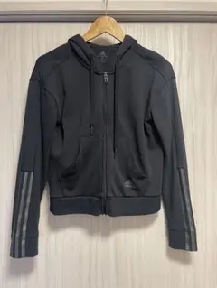 adidas ブラック フード付きパーカー