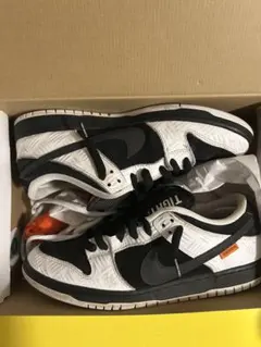 TIGHTBOOTH × Nike SB Dunk Low