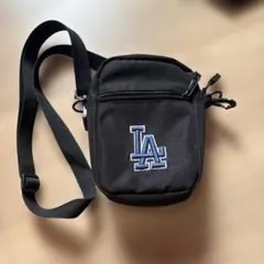 LA Dodgers ショルダーバッグ ブラックのサムネイル
