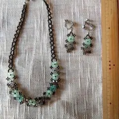 花モチーフ ビーズネックレスとイヤリングセット