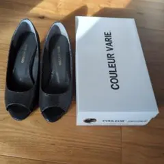 COULEUR VARIE ブラックオープントゥウェッジヒール