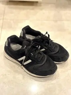 New Balance ブラック スニーカー