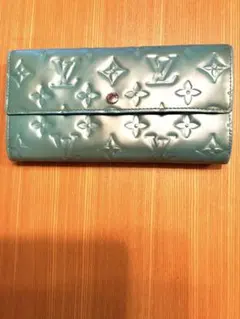 Louis Vuitton ヴェルニ ポルトフォイユ サラ 長財布のサムネイル