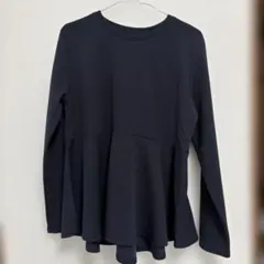 【coca】エンボス加工裾フレアトップス ネイビー