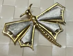 蝶デザイン ブローチ 金色 銀色