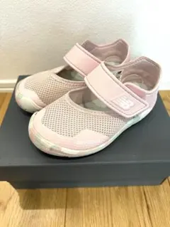 ニューバランス　キッズ　ピンク メッシュ サンダル　16cm