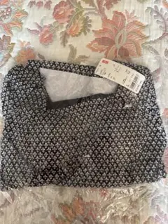 ユニクロ ブラタンクトップ ワンピース柄 黒 新品