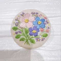 フラワー　刺繍ブローチ　ハンドメイド